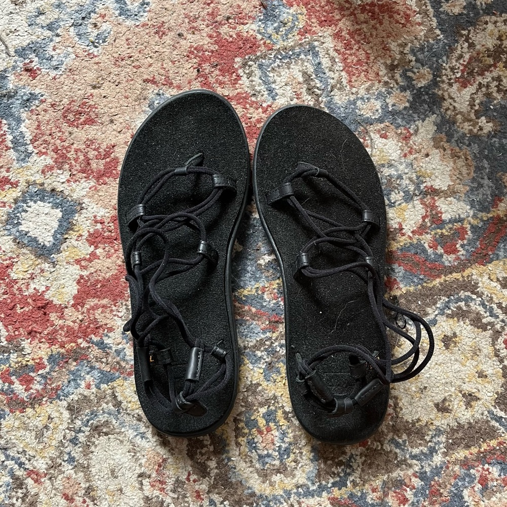 Teva black voya infinity sandals. Size 11